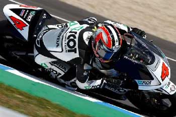 Aoyama defende liderança nas 250cc