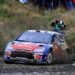 Sébastien Loeb mais isolado na frente