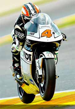 Aoyama Campeão nas 250cc, vitória de Barberá