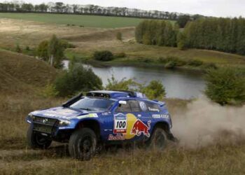 Carlos Sainz lidera Rali Rota da Seda