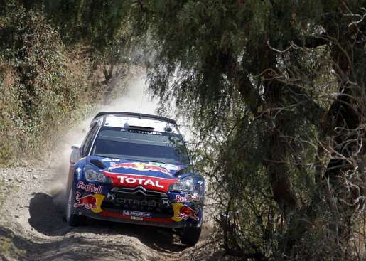 Sébastien Ogier lidera mas com Loeb ‘à espreita’