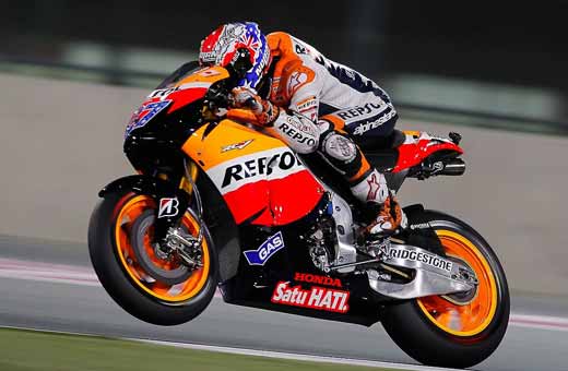 Casey Stoner começa época a ganhar