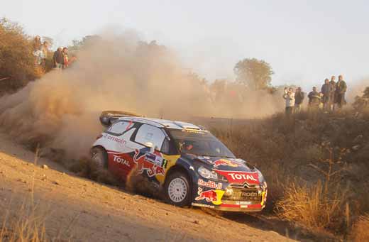 Sébastien Loeb passa para segundo, Ogier controla rali