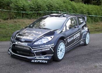 Carros oficiais da Ford com cores negras em França