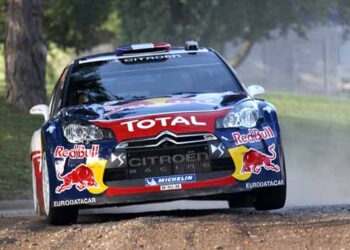 Sébastien Ogier com triunfo na mão; Armindo Araújo abandona