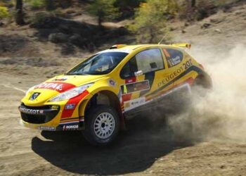 Andreas Mikkelsen campeão, Thierry Neuville com 40.000 euros
