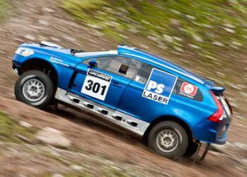 Pewano (Volvo XC60) de Alfie Cox ardeu
