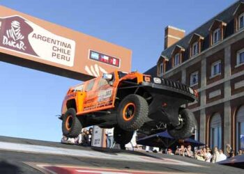 Hummer de Robby Gordon e Nasser Al-Attiyah com problemas