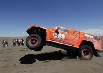 Gordon aproxima-se de Peterhansel no dia em que Al-Attiyah disse adeus ao Dakar