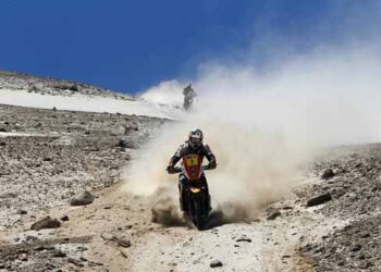 Cyril Despres teve de suar para bater Marc Coma no Dakar