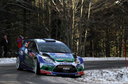 Jari-Matti Latvala amplia vantagem sobre Hirvonen