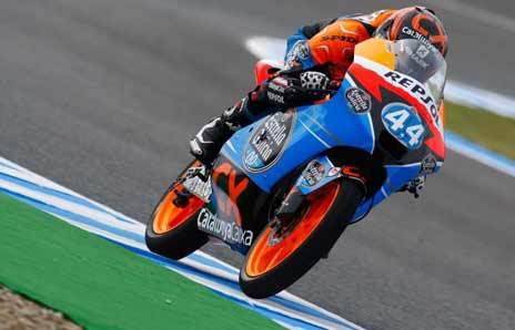 Miguel Oliveira caiu quando liderava, Romano Fenati estreia-se a vencer
