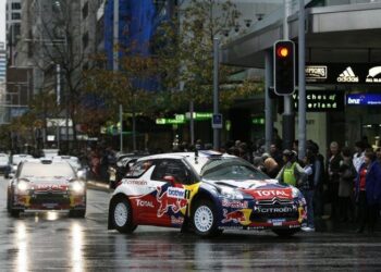 Loeb recupera, Hirvonen comanda e Latvala atrasa-se
