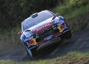 Sébastien Loeb distancia-se, Armindo Araújo em dificuldades