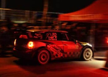 Prodrive tenta programa completo em 2013