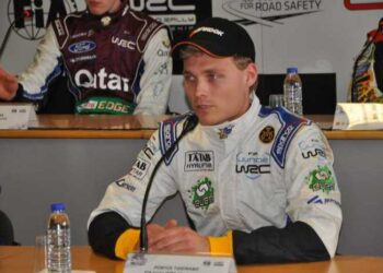 Pontus Tidemand na frente do JWRC