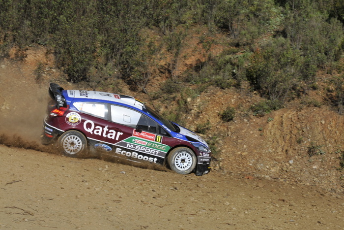 Thierry Neuville bateu numa pedra e partiu suspensão
