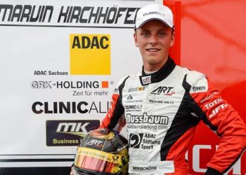 Marvin Kircchöfer na frente dos candidatos ao título na GP3
