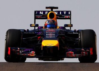 Lotus, Red Bull e Toro Rosso à espera da Renault