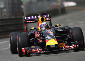 Daniel Ricciardo regressa ao motor antigo em Abu Dhabi