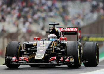 Ecclestone volta a pagar dívida da Lotus