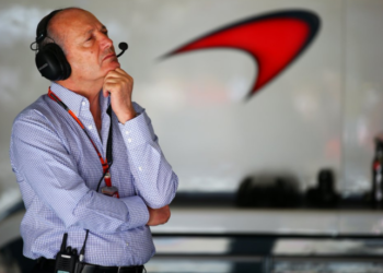 Ron Dennis: “Na McLaren não permitia o comportamento de Hamilton”
