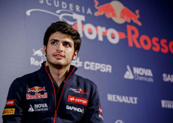 Toro Rosso satisfeita com Carlos Sainz Jr.