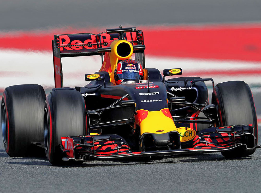 Daniil Kvyat foi o melhor com pneus macios