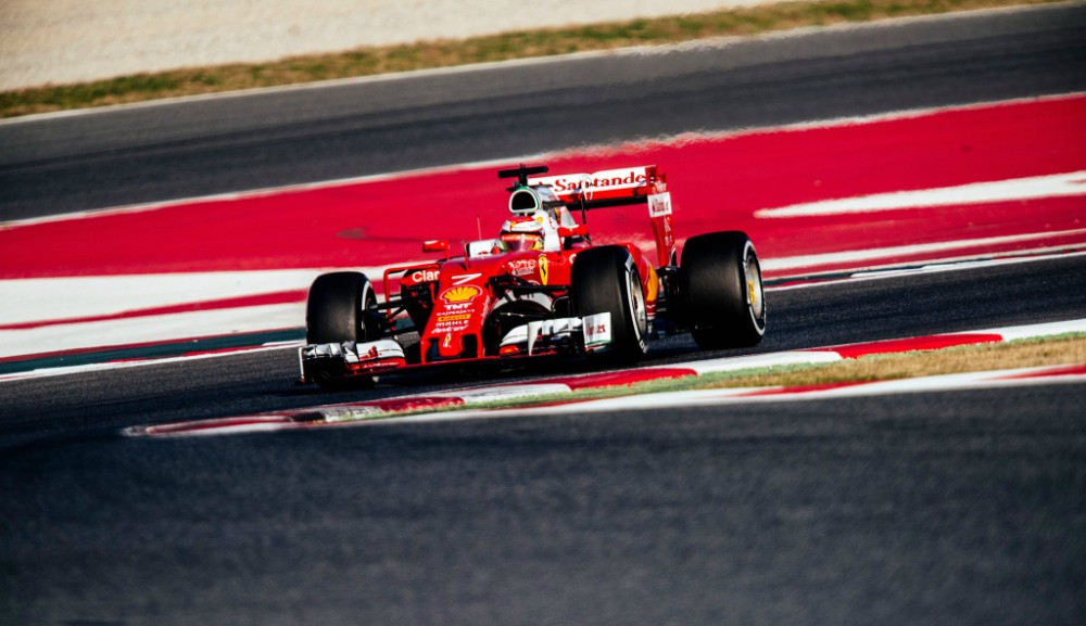 Kimi Räikkönen melhora registo e ‘reforça’ liderança em Barcelona    