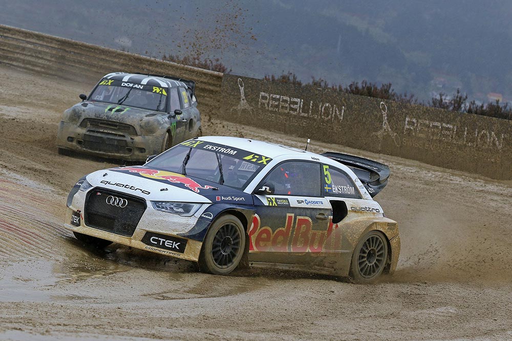 Mattias Ekström na frente do WorldRX/Montalegre
