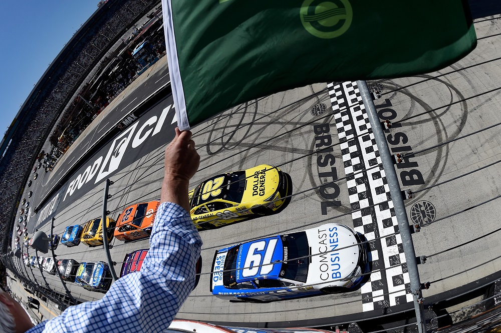 Carl Edwards sobrevive e ganha NASCAR em Bristol