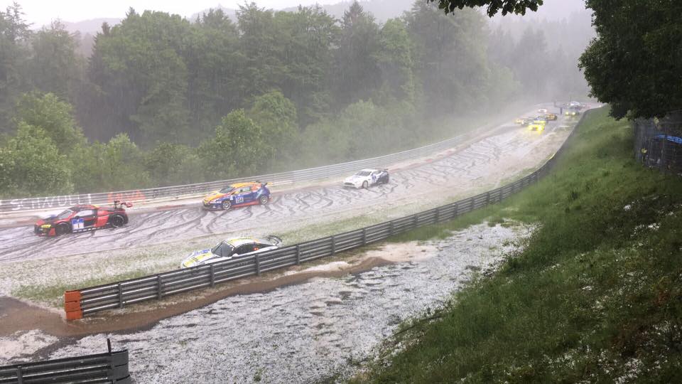 24 Horas de Nurburgring: Estão 25º no Nordschleife, mas no ano passado…