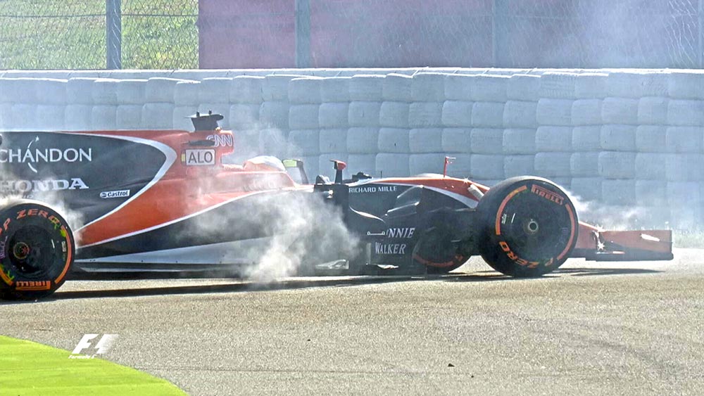 GP Espanha F1  Mais uma espetacular explos o  de um motor  