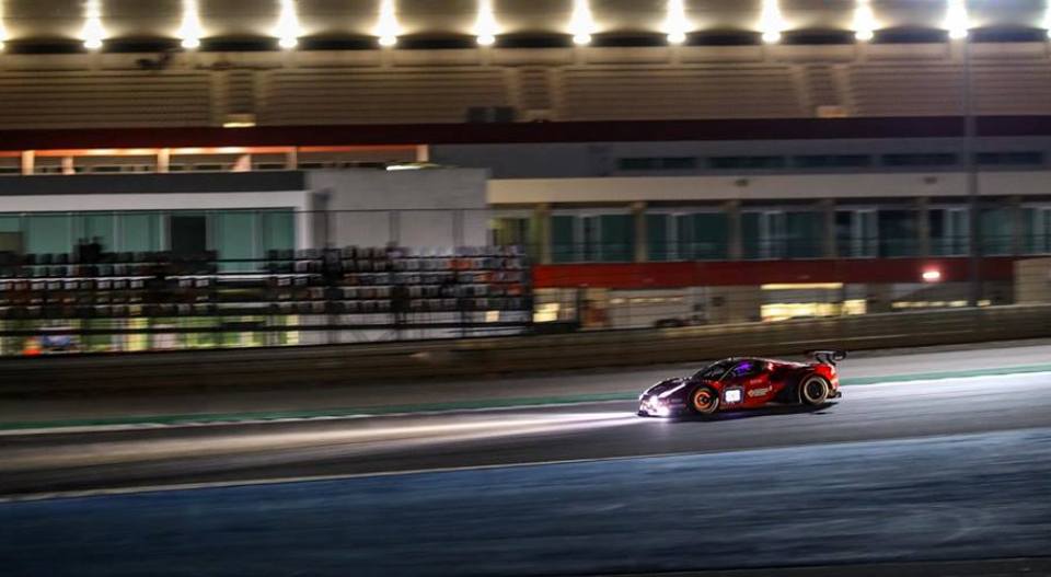 24 Horas de Portimão: Scuderia Praha lidera a meio da corrida