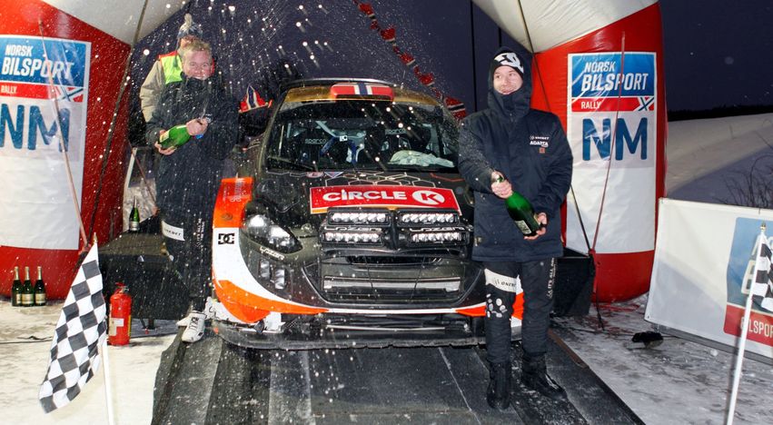 WRC: Mads Ostberg testou… para Henning Solberg!