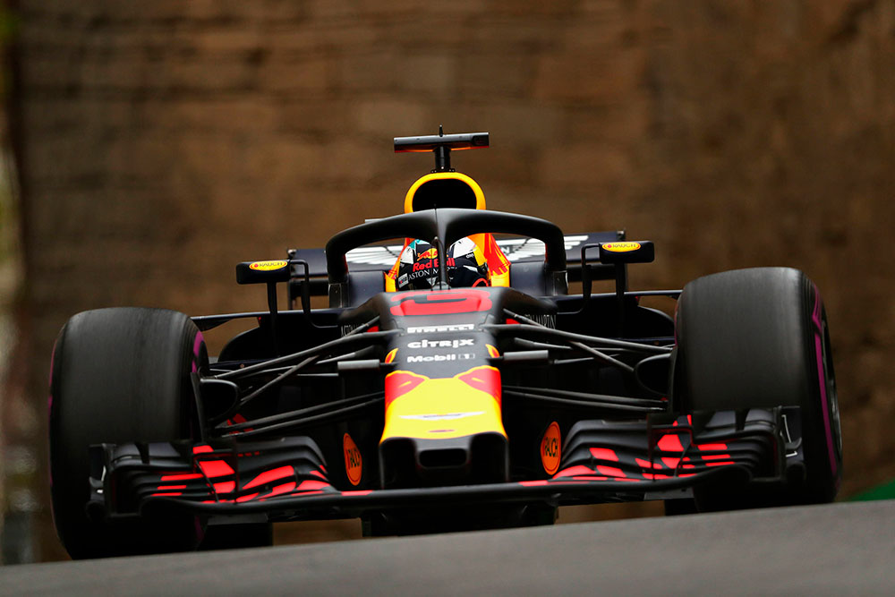 GP Azerbaijão F1: Daniel Ricciardo na frente no TL2