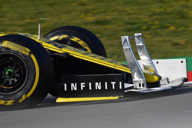 F1, Testes: Carlos Sainz e Robert Kubica perto das 100 voltas