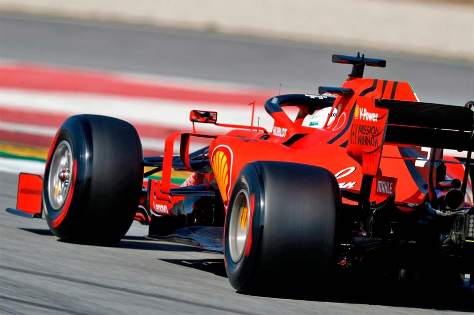 F1/Testes/Dia 4: Problema elétrico para Sebastian Vettel em pista