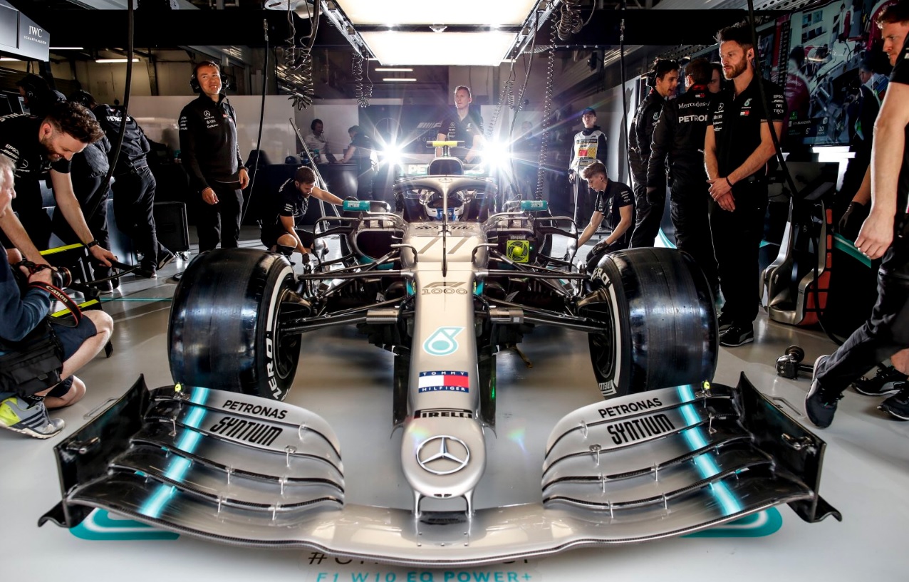 GP China F1: Mercedes com asa ilegal