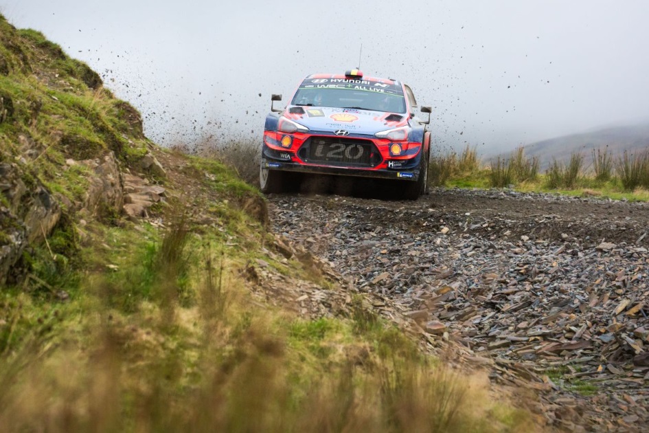 WRC, Rali da Grã-Bretanha, PE14: Com Tanak sozinho na frente, Neuville aproxima-se de Ogier