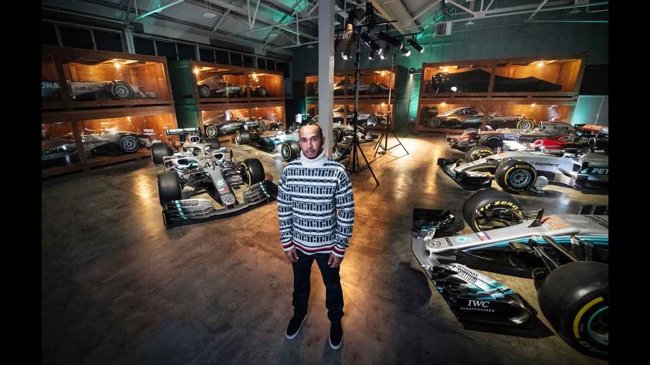 Lewis Hamilton: “Há-de chegar o dia em que uma jovem e poderosa mulher ‘rebenta’ com os homens na F1…”
