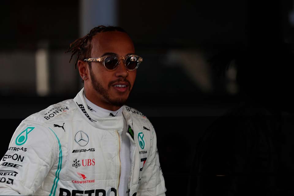 Lewis Hamilton cria time de rali de carros elétricos