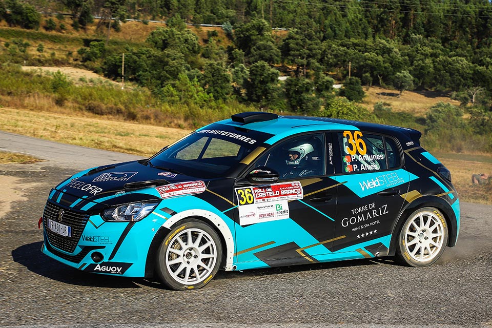 Pedro Antunes ‘batizou’ 208 Rally 4: Grande estreia!