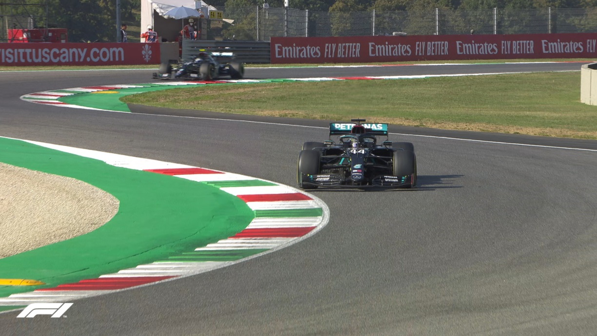 GP Toscânia Ferrari 1000 após 30 voltas: Hamilton lidera e Daniel Ricciardo 3º
