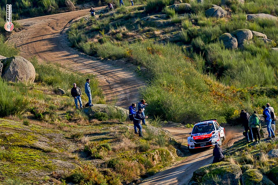 Rali Terras D’Aboboreira: Adrien Fourmaux penalizou, Armindo Araújo lidera…