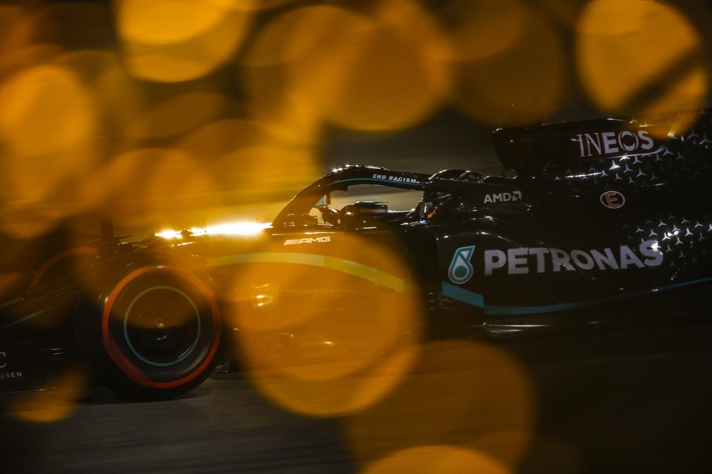 GP Bahrein F1, Q3: Lewis Hamilton conquista a pole position