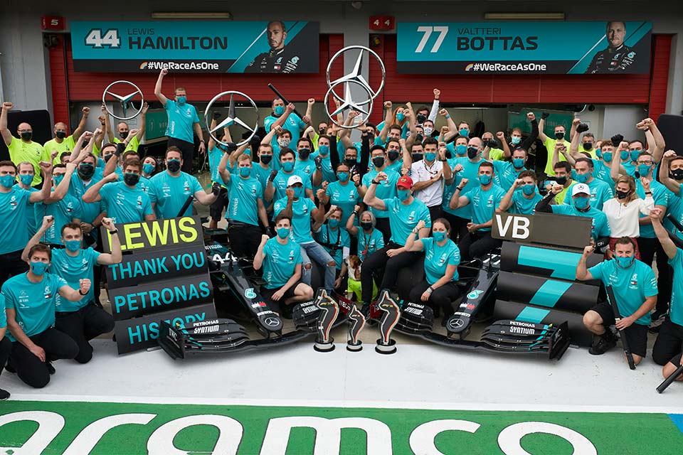 F1, Lewis Hamilton: “É quase mais emocionante ganhar o título de equipas”