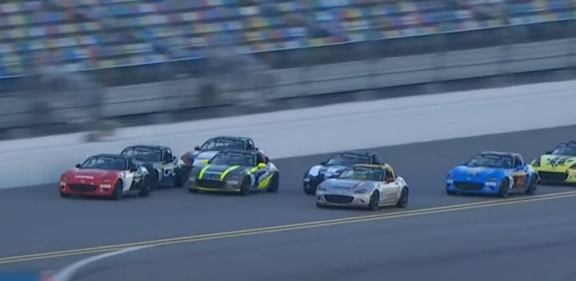 Daytona: Oito carros em luta pela vitória (vídeo)