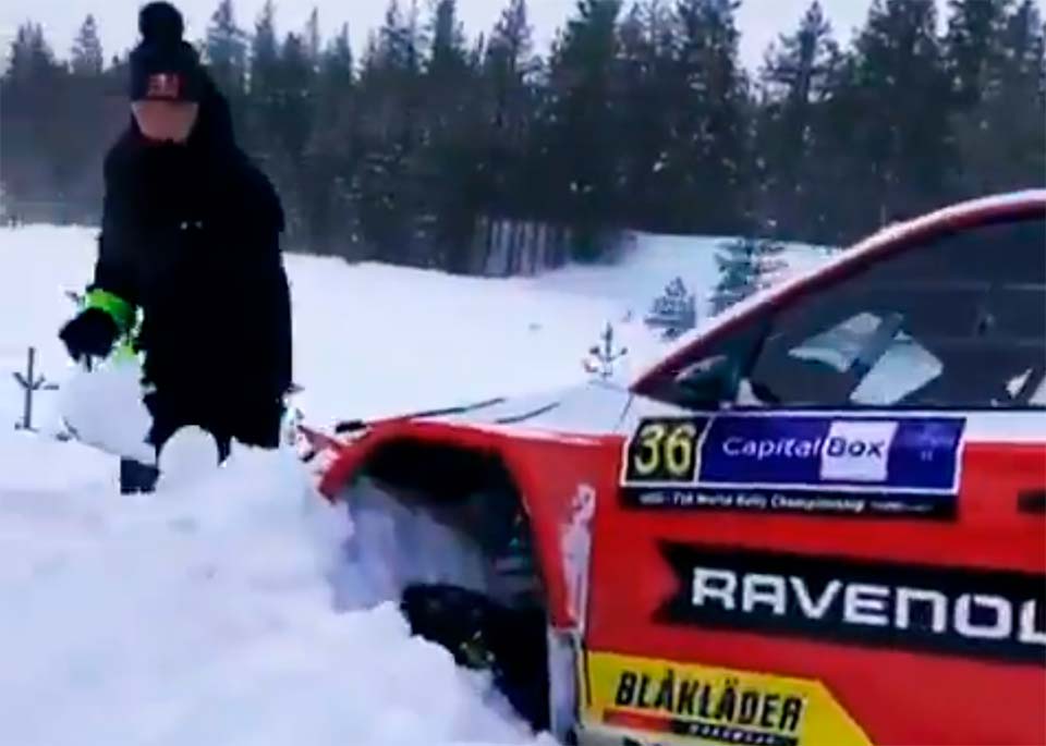 WRC, Rali Ártico/Finlândia: Mattias Ekström estragou o carro à mãe