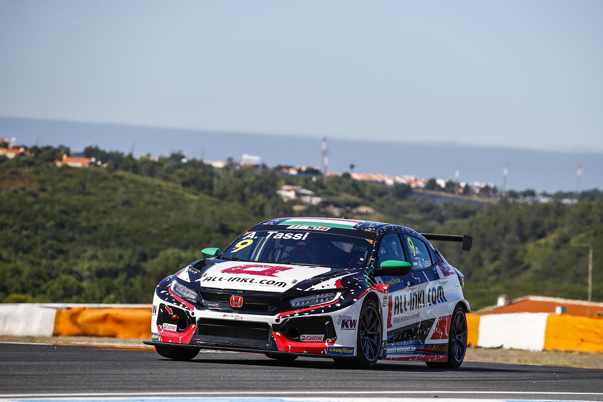 WTCR, Estoril: Attila Tassi vence, azar rouba vitória a Tiago Monteiro